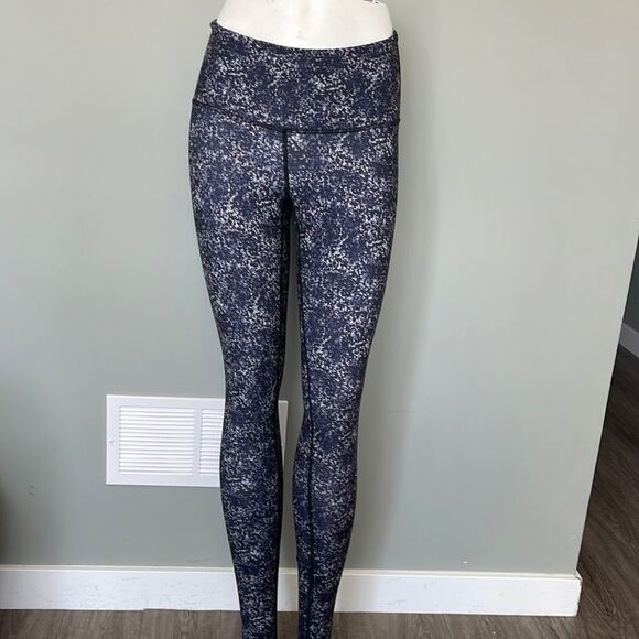 Lululemon size 6 leggings - Picture 1 of 2